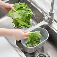 Charger l&#39;image dans la galerie, égoutter la salade avec une passoire
